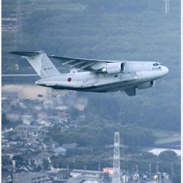 アフガニスタンに残る邦人らを避難させるため、埼玉県の航空自衛隊入間基地を出発したＣ２輸送機（Ｃ）共同通信社