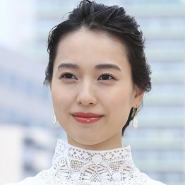 戸田恵梨香＆永野芽郁「ハコヅメ」好調 “50歳前後テレ好きなオジサン狙い”がハマった？