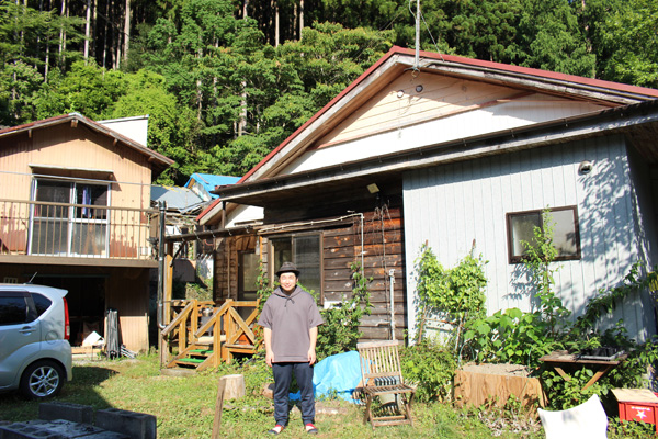 和歌山県でシェアハウス「共生舎」を運営する石井あらたさん（提供写真）