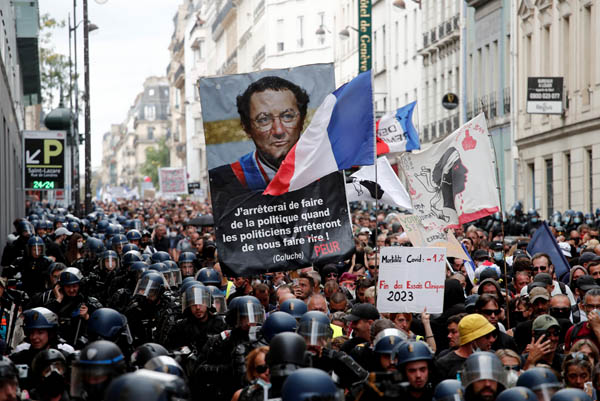 パリでは９週連続でワクチンパスポートへの抗議デモ（Ｃ）ロイター