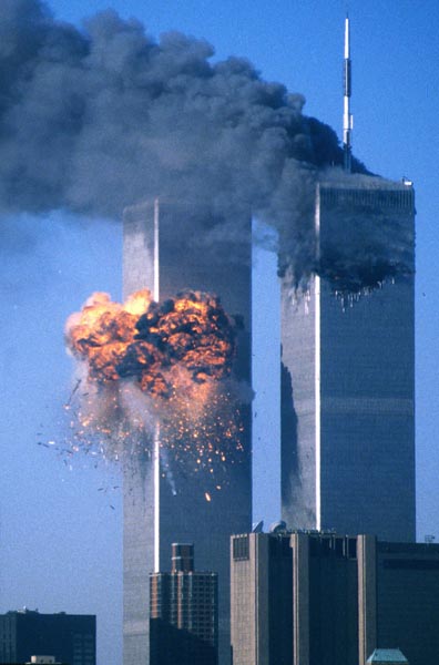 2001年9月11日に起きた同時多発テロの標的となったワールドトレードセンター（Ｃ）ロイター