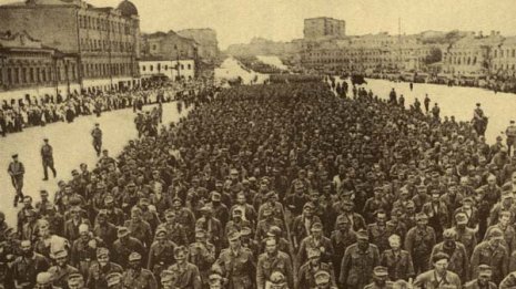 ソ連は英米に裏切り者の引き渡しを要求した