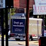 米国の葬儀社トラックに「ワクチンを打たないで」の文言が…その真意は？