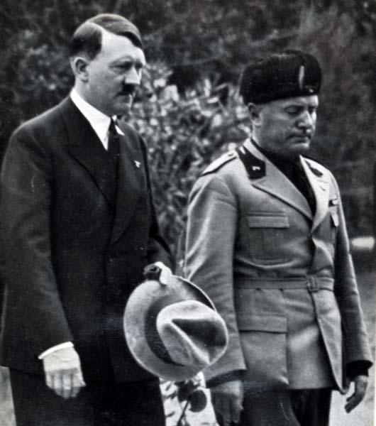 ムソリーニとヒトラー（1934年6月14日、ベネチアで）　（Ｃ）World History Archive／ニューズコム／共同通信イメージズ