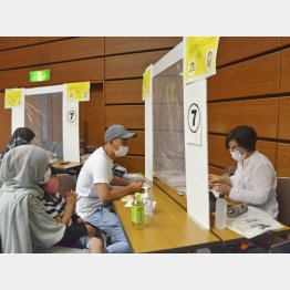 コロナ禍で、在留外国人のために名古屋国際センターが開いた緊急相談会（2020年7月）／（Ｃ）共同通信社