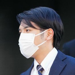 小室圭さん“ちょんまげヘア”バッサリでサッパリしたが…自宅で「断髪」は美容師法違反？