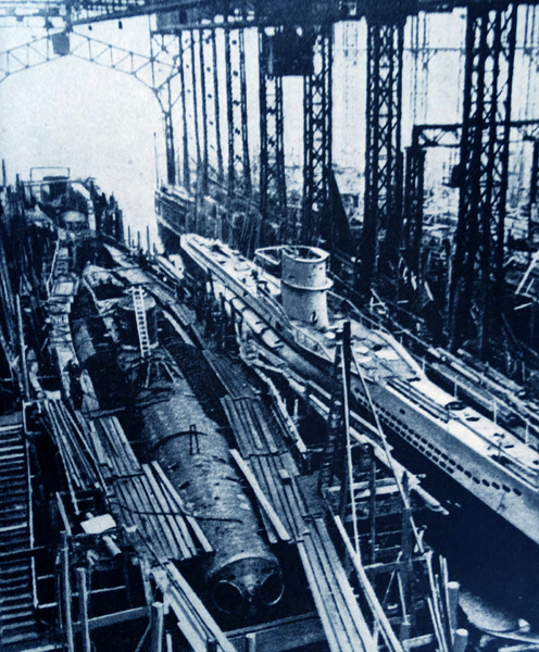大量生産されるドイツ軍のUボート（Ｃ）World History Archive／ニューズコム／共同通信イメージズ