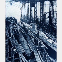 大量生産されるドイツ軍のUボート（Ｃ）World History Archive／ニューズコム／共同通信イメージズ