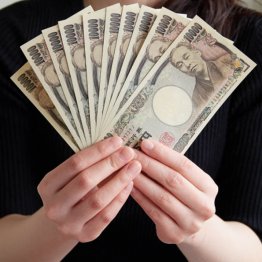 現金5万円とクーポン5万円分？ 万能クーポン券の「日本銀行券」でいいのになぁ