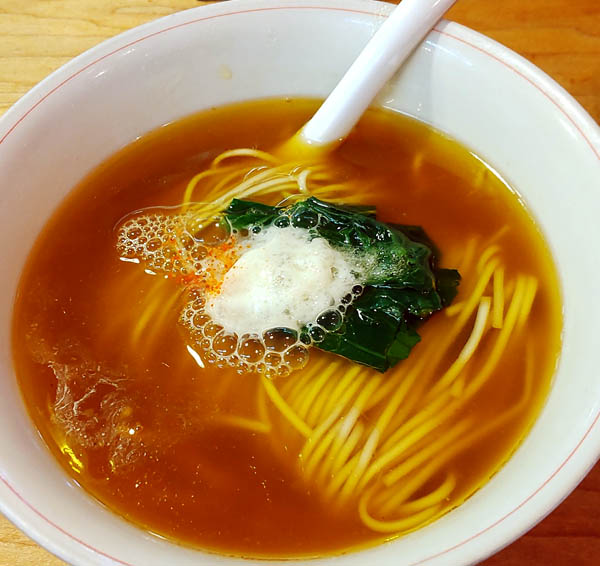 透き通ったスープにウマ味が凝縮（Ｃ）日刊ゲンダイ