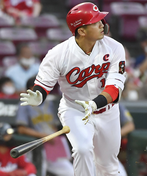 鈴木誠也の6年連続3割、25本塁打はプロ野球史上3人目の快挙（Ｃ）共同通信社