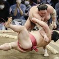 不動の横綱・照ノ富士を脅かすのは「技よりパワー」 大栄翔の強烈な押し相撲に大苦戦