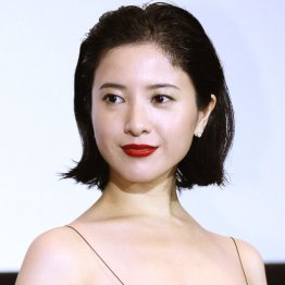 吉高由里子「最愛」vs西島秀俊「真犯人フラグ」 よく似た考察サスペンスドラマの大きな違い