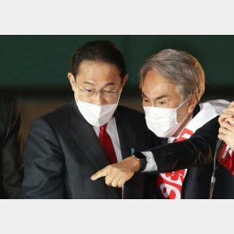 石原伸晃氏（右）が代表の政治支部が今年もコロナ助成金受領…（左は岸田首相）／（Ｃ）日刊ゲンダイ