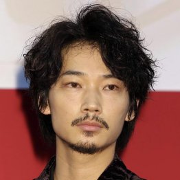 綾野剛｢アバランチ」巧妙フラグで考察好きを取り込み…高まる“シーズン2”の期待