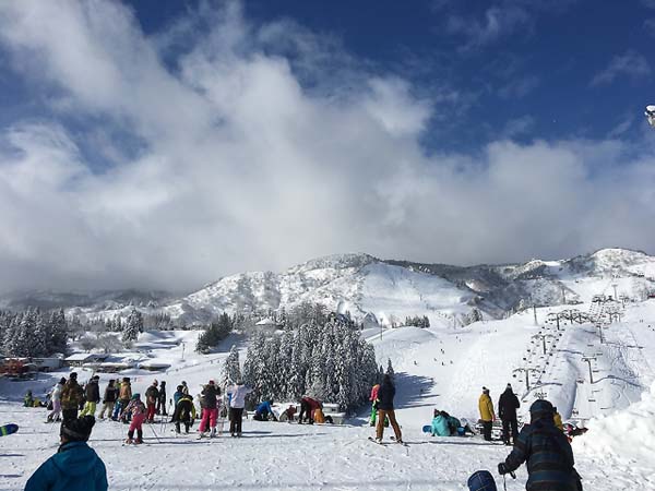 スキー場はたくさんの人で賑わうか？
