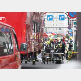 75台の消防車が消火活動にあたった（Ｃ）日刊ゲンダイ