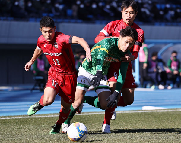 サッカー 高校サッカー3冠狙う青森山田を倒すヒントは 準々決勝 東山の戦い方 にアリ サッカー 日刊ゲンダイdigital