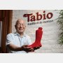 タビオ会長が軽トラにはねられ急死…「靴下の神様」と呼ばれた男の立志伝
