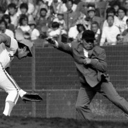 1982年日本S第5戦の罪深き「石ころ事件」…先制打のはずが平野の打球が塁審の足に当たり