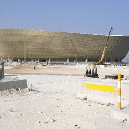 開催国カタールの首都ドーハ近郊で建設が進むルサイル競技場