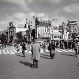 渋谷駅前交差点（1983-84年撮影）「東京慕情」（1999年刊）より／