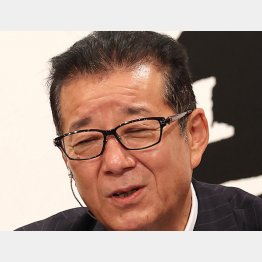 日本維新の会、松井一郎代表の「府知事の退職金の廃止」は、分割して毎月給与に上乗せだった（Ｃ）日刊ゲンダイ