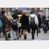クレカを持たない若者層がターゲットか（Ｃ）日刊ゲンダイ