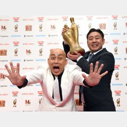 史上最年長で優勝した「錦鯉」の長谷川雅紀（左）と渡辺隆（Ｃ）M-1グランプリ事務局