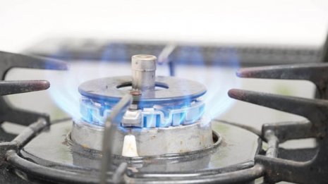 21歳の女子芸大生も被害「着衣着火」の恐怖…燃えやすい衣類素材と引火時の対処法