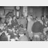 大衆食堂を視察する東條英機＝1944（昭和19）年4月1日（Ｃ）共同通信社