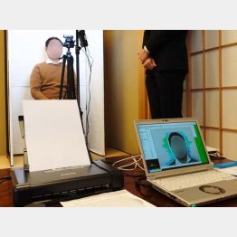 自分の顔の動画を撮影し、AIに性格を診断してもらう（Ｃ）日刊ゲンダイ