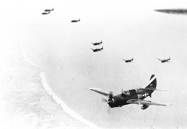 太平洋戦争末期、日本本土上空に向かう米海軍機（Ｃ）共同通信社