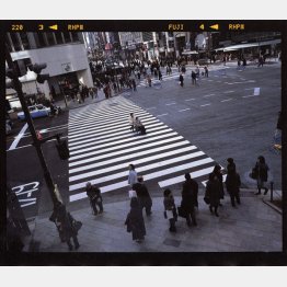 銀座四丁目交差点（2007年撮影、「6×7反撃」＝2007年刊）より／（提供写真）