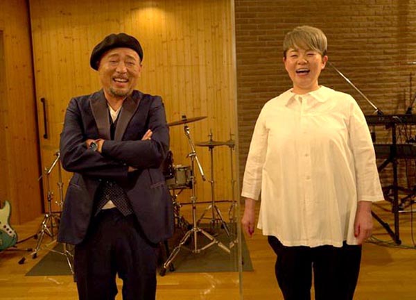 歌手の島津亜矢さんとマキタスポーツさん（提供写真）