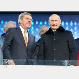 バッハ会長（左）は“プーチンのプードル”（2014年ソチ五輪で）／（Ｃ）共同通信社