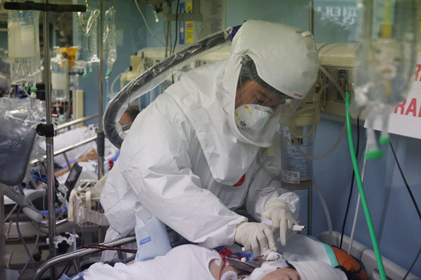 韓国も感染者や死者とも過去最多水準が続く（韓国・平沢市の病院）／（Ｃ）ロイター