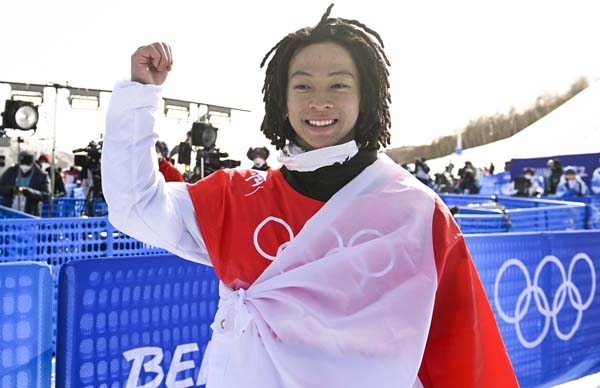 北京冬季五輪スノーボードハーフパイプ金の平野歩夢は、きちんとしゃべっていたというのに…（Ｃ）ＪＭＰＡ