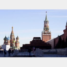モスクワのクレムリン・タワー（右）　（Ｃ）Vlad Karkov／SOPA Images via ZUMA Press Wire／共同イメージズ