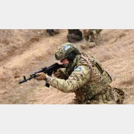 自国を守るために戦うウクライナ兵士（ツイッターから）