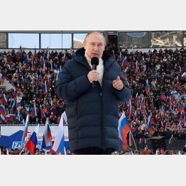 クリミア併合8周年コンサートで演説するロシアのプーチン大統領（Ｃ）ロイター／Sputnik／Kremlin