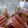 通貨ルーブルがウクライナ侵攻前の水準に逆戻り “V字回復”は大規模操作か、制裁不発か