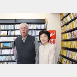 筧雄次さん（左）と恵美子さん（Ｃ）日刊ゲンダイ