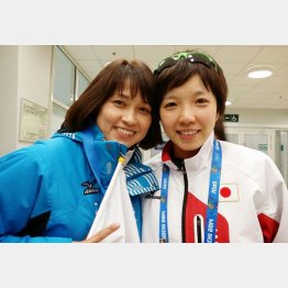 2014年ソチ五輪、小平奈緒選手と筆者（岡崎朋美さん提供）