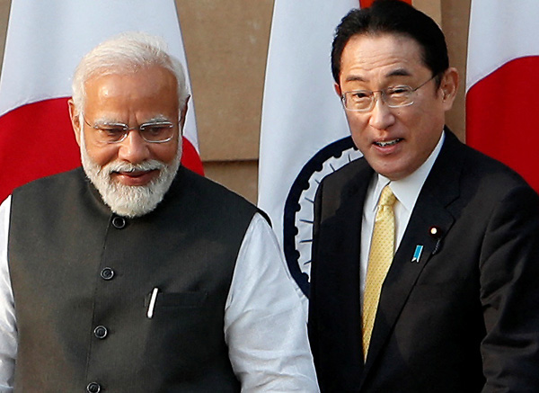 岸田首相（右）の訪インドでも不発か。モディ首相は直接の言及を避けた（Ｃ）ロイター