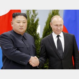 ロシアは軍事支援を要請（ロシアのプーチン大統領と北朝鮮の金正恩総書記＝左）／（Ｃ）ＡＰ=共同