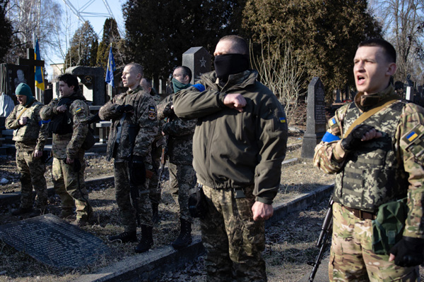 ウクライナの「アゾフ大隊」の兵士たち（Ｃ）Lafargue Raphael／ABACA／共同通信イメージズ
