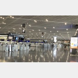 出発した19日の成田空港はガラガラ（筆者撮影）