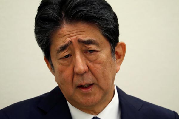 「桜を見る会」問題を巡り記者会見する安倍元首相（Ｃ）ロイター