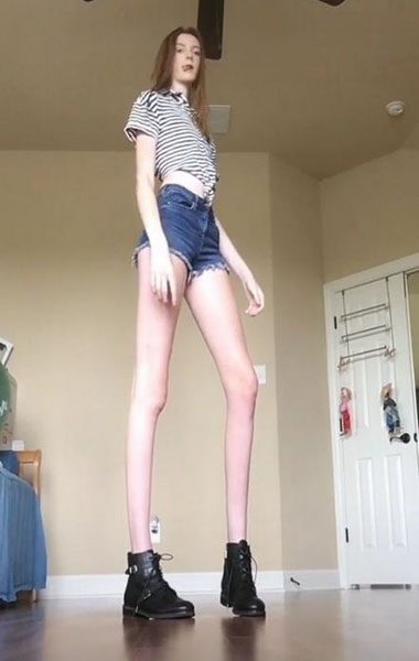 圧巻の1 34メートル 世界一長い脚を持つ米国の19歳女性 私の許可なく撮らないで 日刊ゲンダイdigital